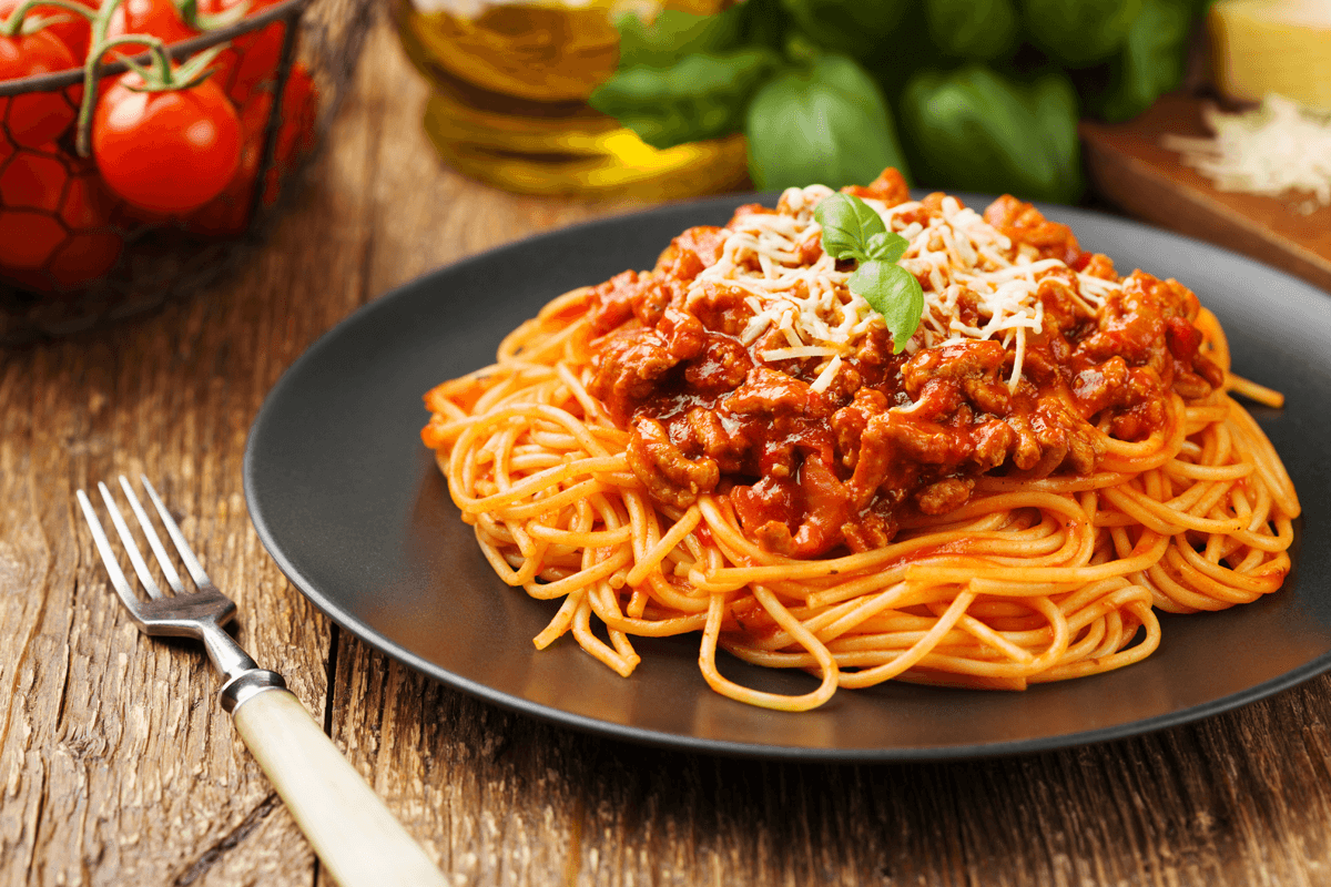 Pasta met tomatensaus om te combineren met wijn
